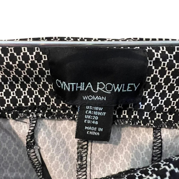 Cynthia Rowley Black and White Shorts Plus Size 16W Stretch Geometric Diamond - Picture 5 of 6